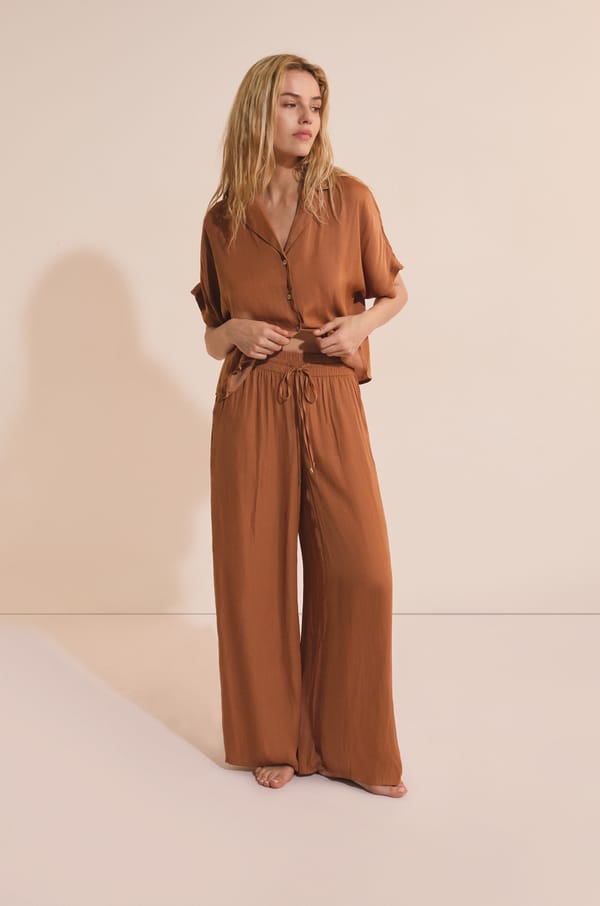 Pantalon satiné coupe large;${refinementColor}