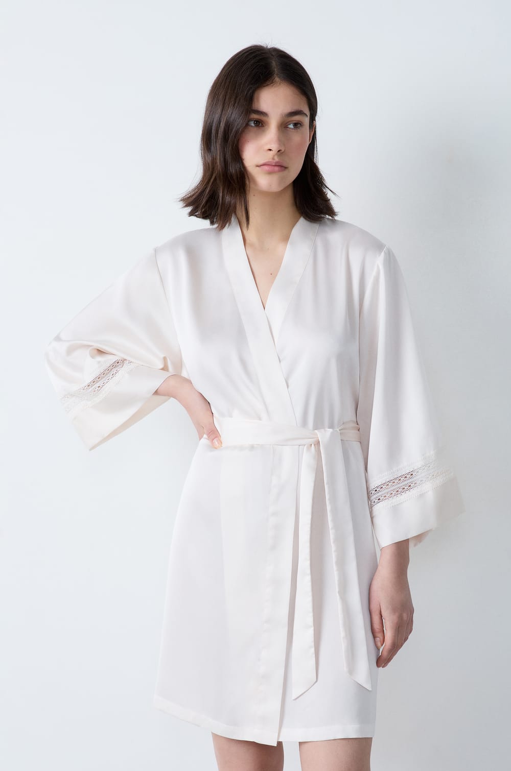 Satin robe with lace details;${refinementColor}