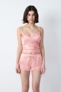 Pantal&oacute;n corto de pijama de seda con detalle de encaje;${refinementColor}