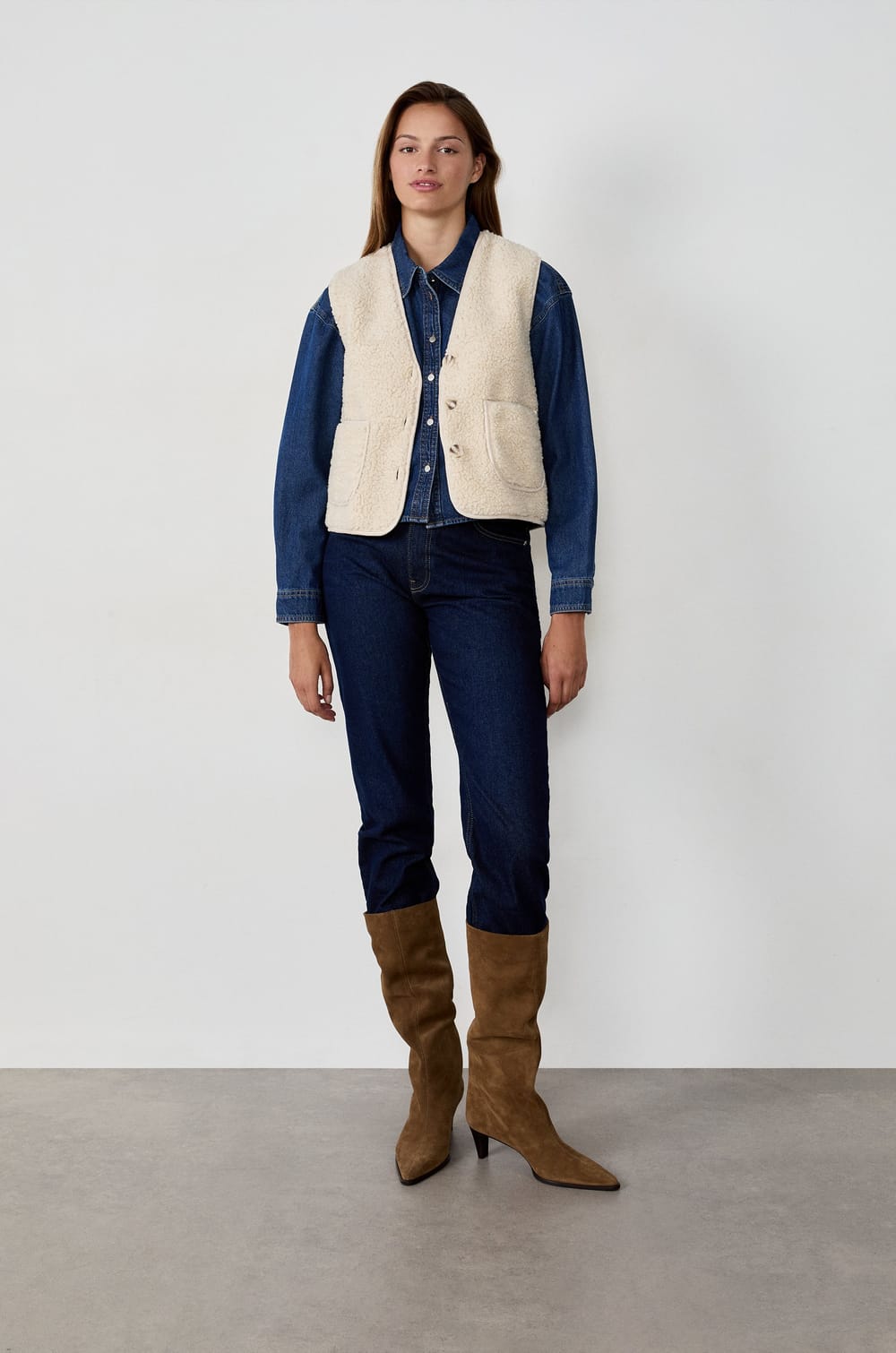 Veste sans manches en fausse fourrure;${refinementColor}