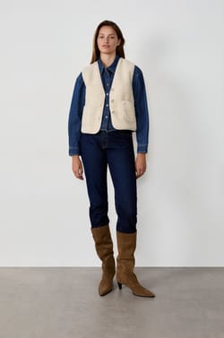 Veste sans manches en fausse fourrure;${refinementColor}