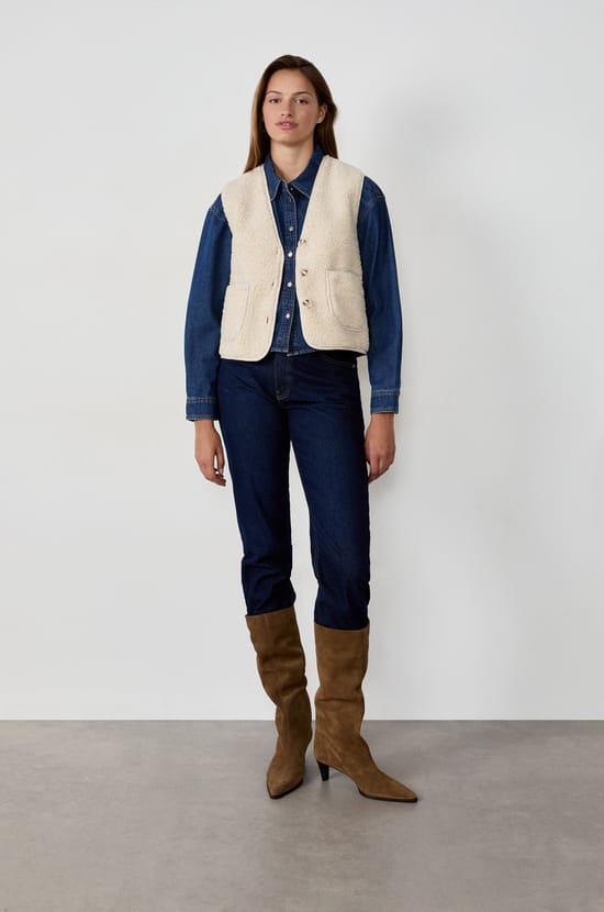 Veste sans manches en fausse fourrure;${refinementColor}