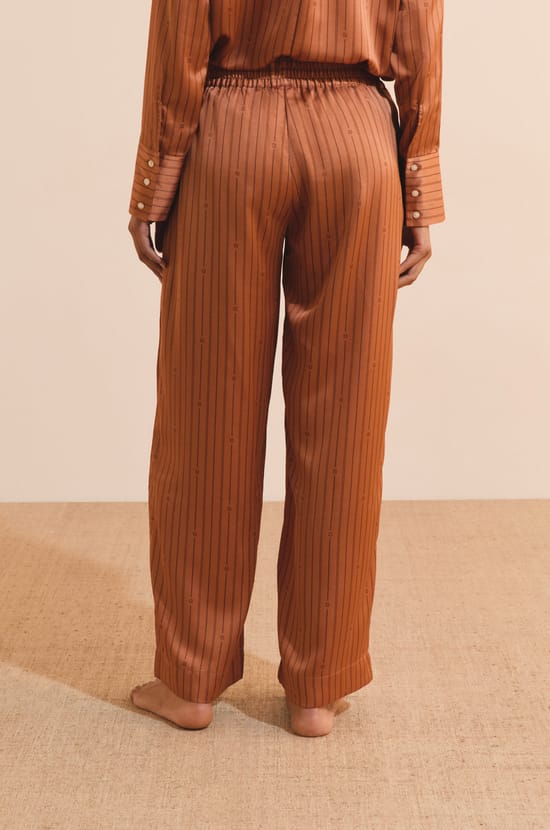 Pantalon satin&eacute; &agrave; rayures;${refinementColor}