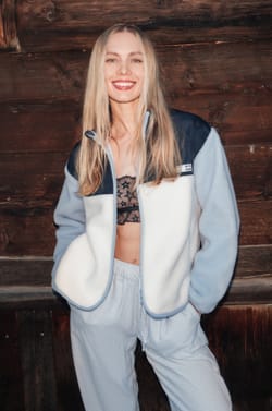 Teplá sherpa bunda s kontrastními vsadkami;${refinementColor}