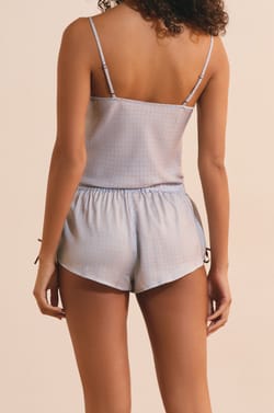 Short satin&eacute; &agrave; carreaux avec d&eacute;tails en dentelle;${refinementColor}
