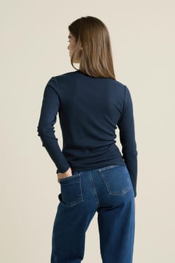 T-shirt manches longues encolure carr&eacute;e;${refinementColor}