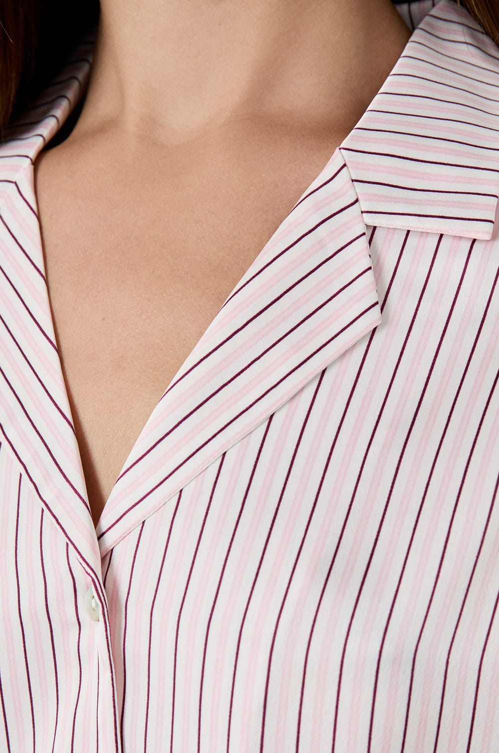 Chemise de pyjama en satin à rayures;${refinementColor}