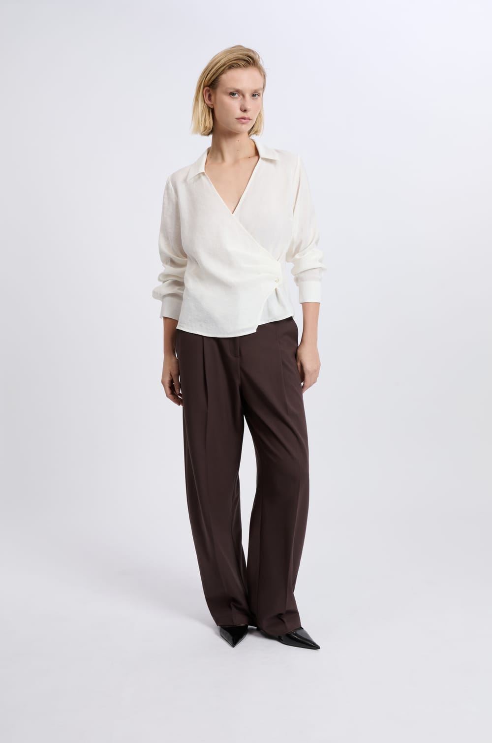 Pantalon large droit;${refinementColor}