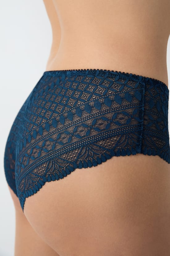 Lace Shorty;${refinementColor}