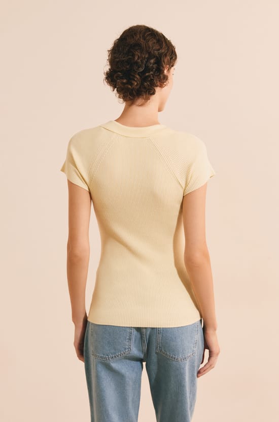 Pull manches courtes &agrave; col V;${refinementColor}