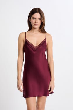 Nuisette en soie détails dentelle;${refinementColor}