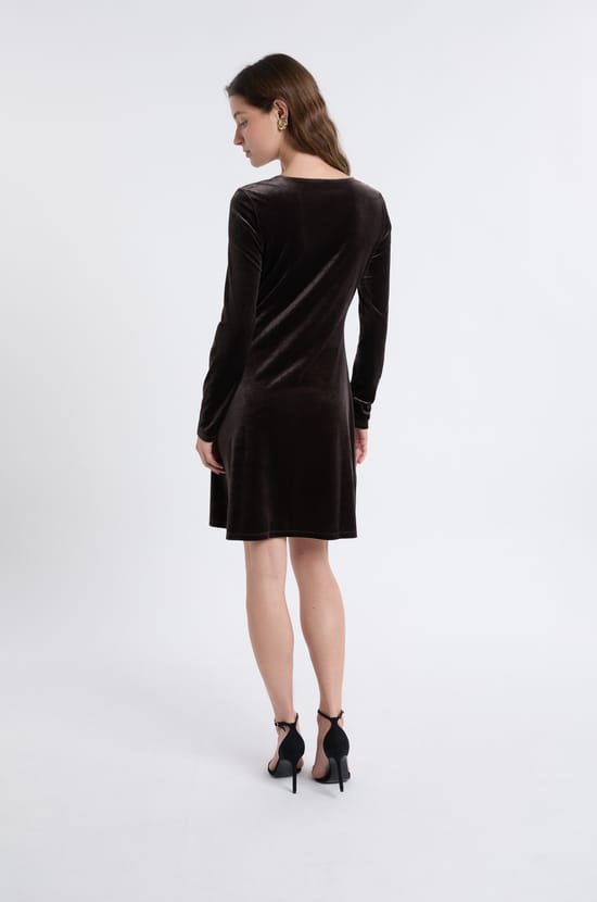 Robe à manches longues en velours avec détail anneaux;${refinementColor}