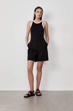 Camiseta de tirantes con detalle bicolor en la espalda;${refinementColor}