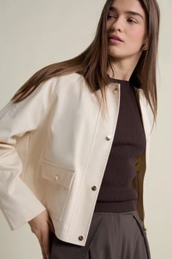 Chaqueta corta con cuello de terciopelo;${refinementColor}