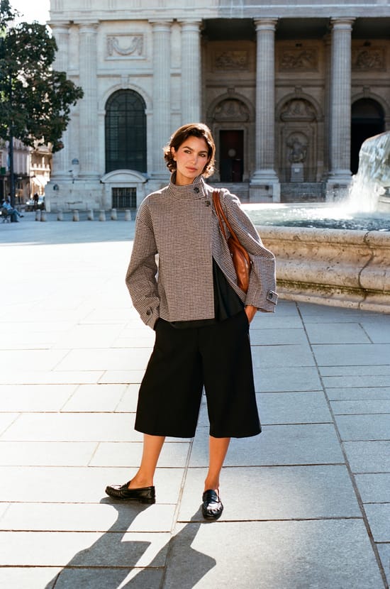 Manteau court avec laine &agrave; motif pied-de-poule et col montant;${refinementColor}