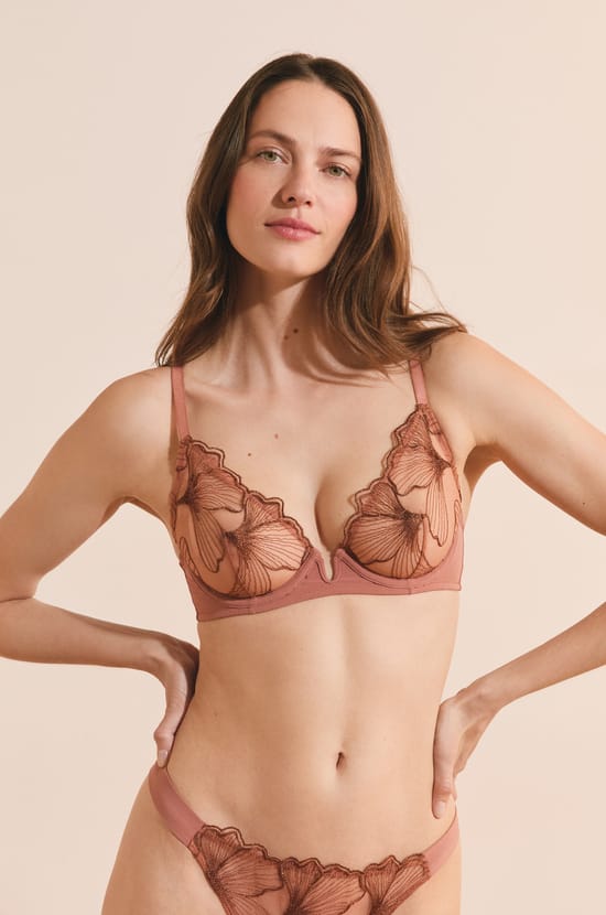 Soutien-gorge corbeille en broderie;${refinementColor}
