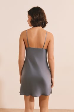 Nuisette courte en soie d&eacute;tails dentelle;${refinementColor}