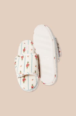 Chaussons tongs en coton &agrave; motifs fleurs;${refinementColor}