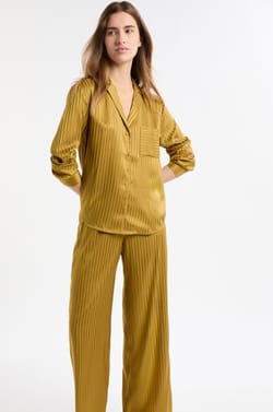 Chemise de pyjama satinée à rayures;${refinementColor}