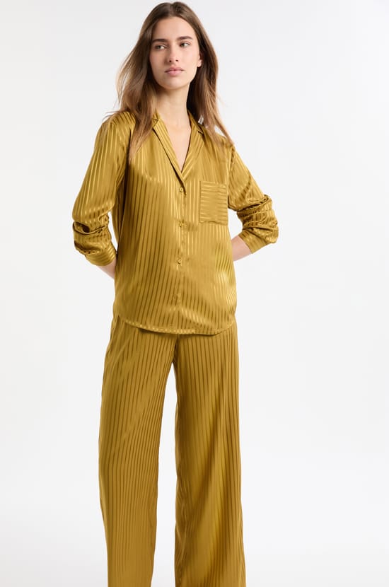 Chemise de pyjama satinée à rayures;${refinementColor}