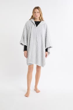 Poncho &agrave; manches 3/4;${refinementColor}