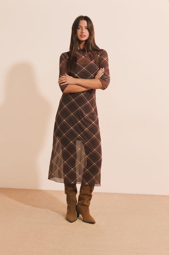 Robe longue &agrave; carreaux;${refinementColor}