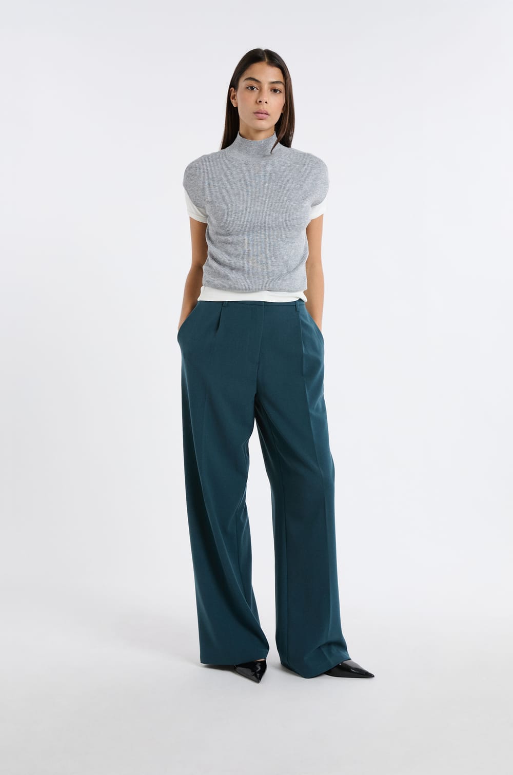 Sleeveless High Neck Sweater;${refinementColor}