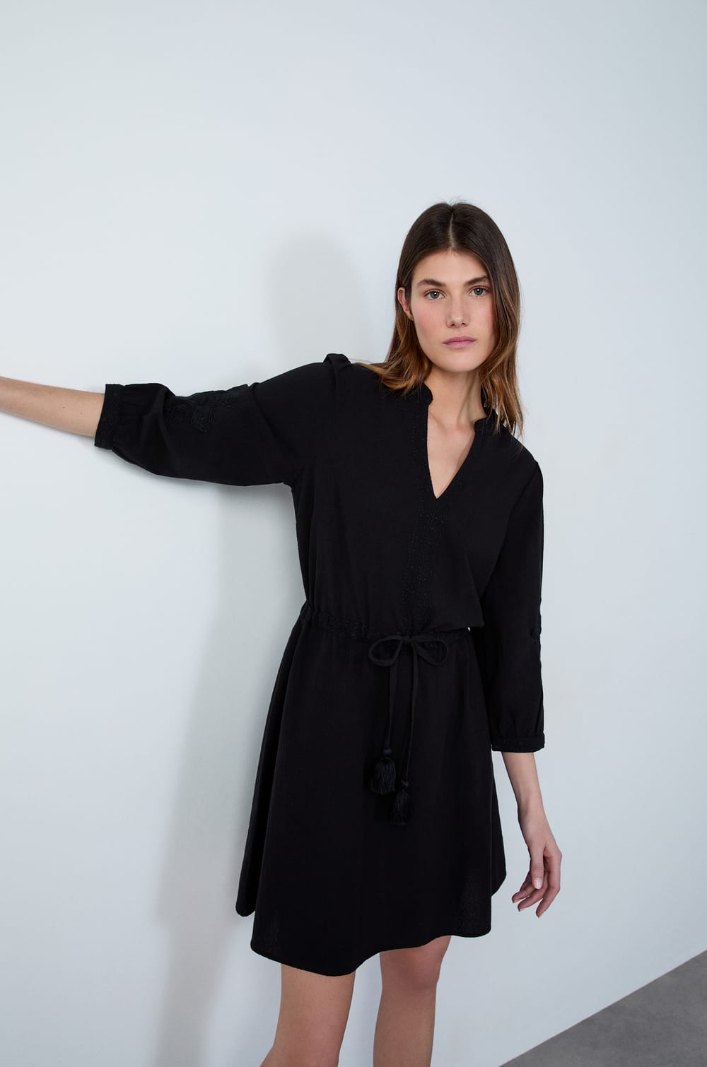 Short dress with embroidered sleeves;${refinementColor}