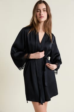 Satijnen neglig&eacute;;${refinementColor}