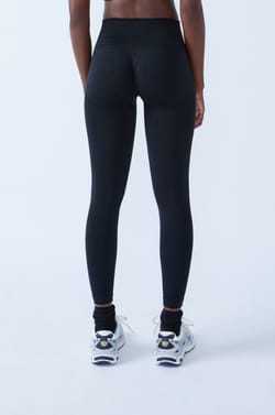 Legging deportivo efecto push-up;${refinementColor}
