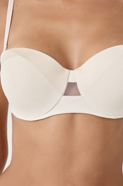 Strapless bra with lightly lined cups and removable straps;${refinementColor}