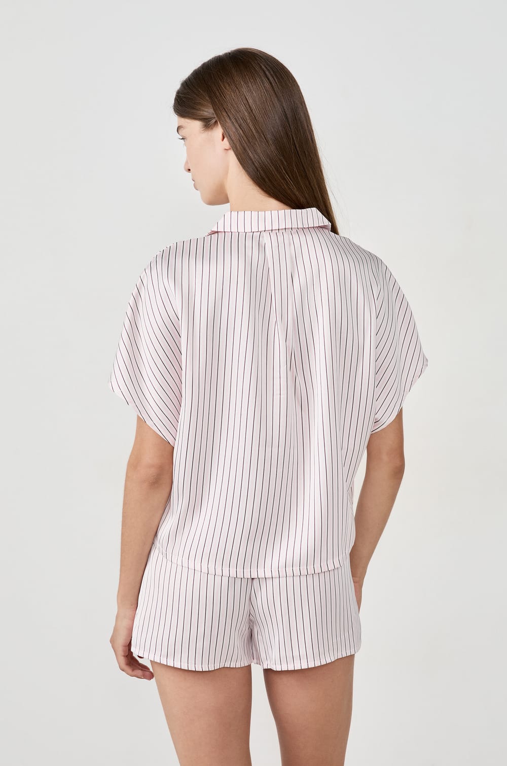 Gestreept satijnen pyjamahemd;${refinementColor}