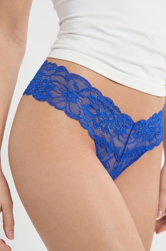 Tanga en dentelle;${refinementColor}