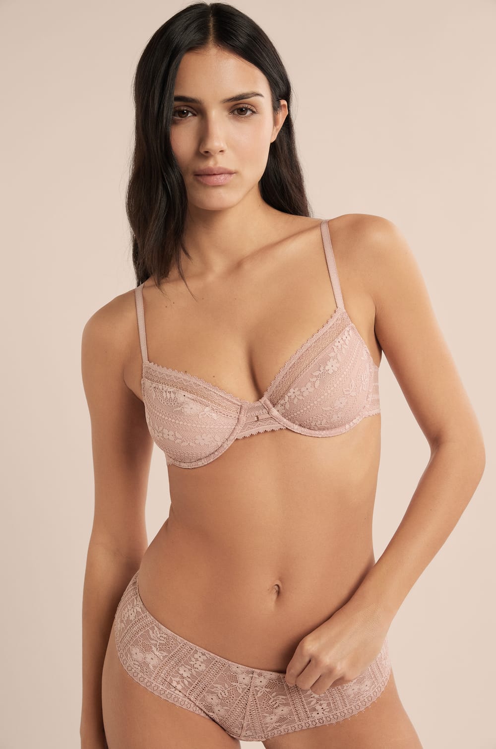 Soutien-gorge en dentelle avec bijou dor&eacute;;${refinementColor}