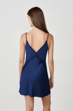 Camis&oacute;n corto satinado;${refinementColor}