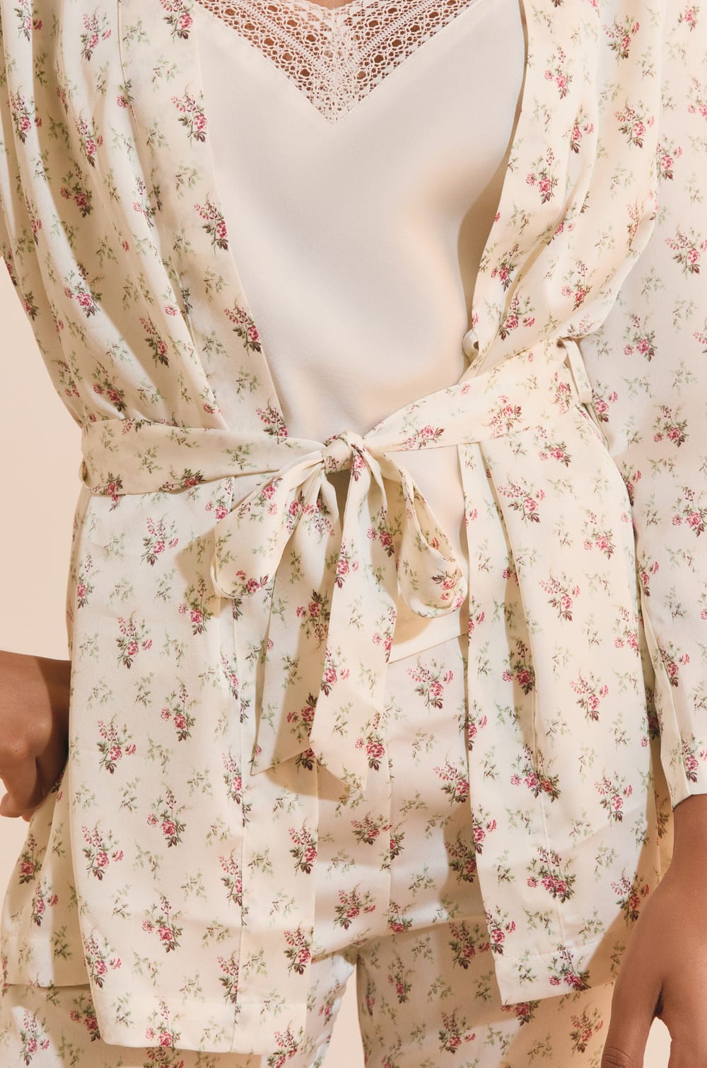 Ensemble de pyjama 3 pi&egrave;ces &agrave; motifs fleuris;${refinementColor}