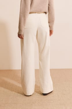 Jean en velours c&ocirc;tel&eacute; avec poche sur le devant;${refinementColor}