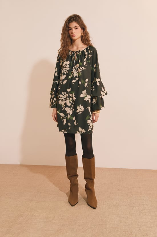 Robe courte &agrave; motif floral;${refinementColor}