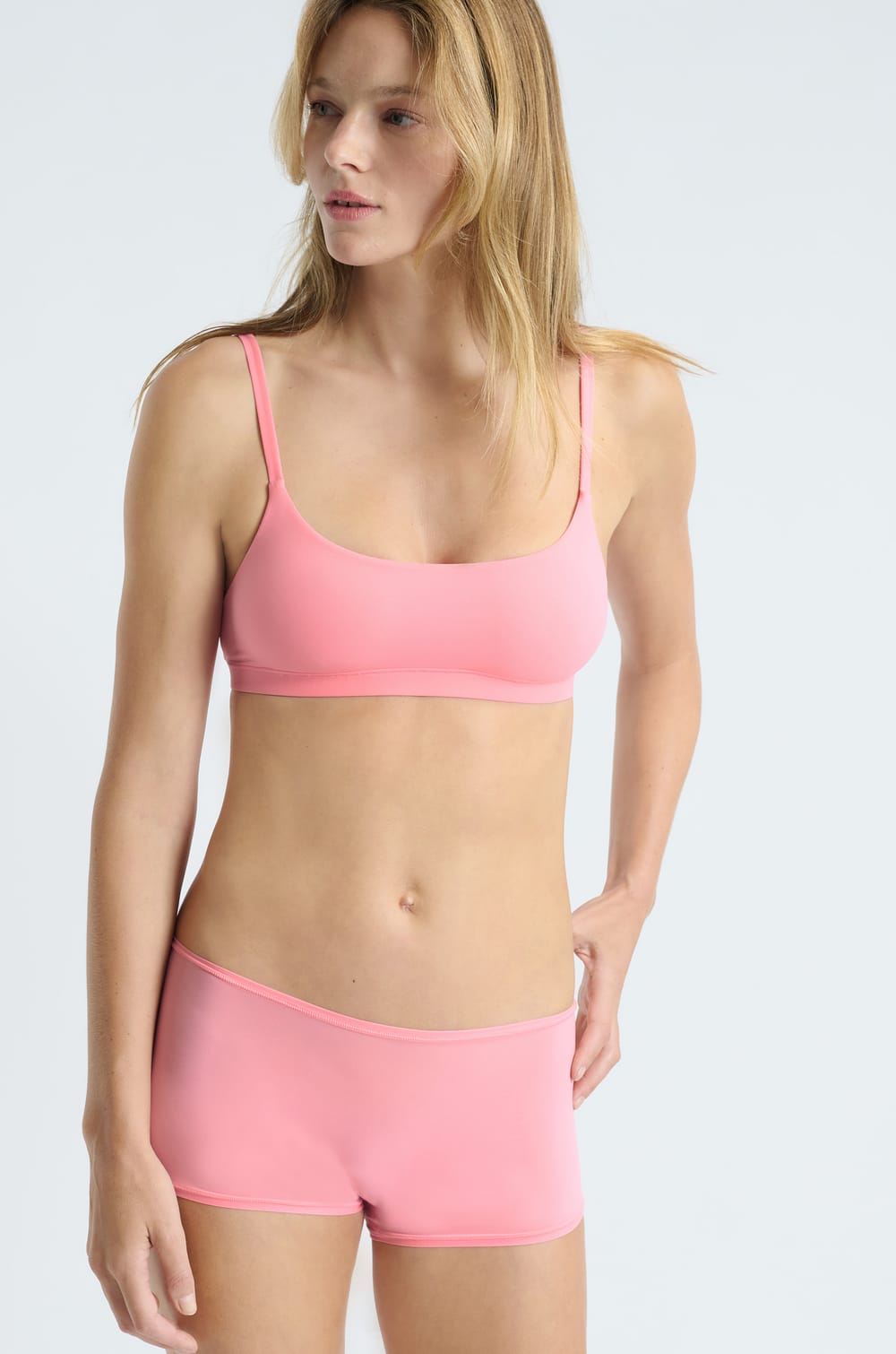 Brassière sans armatures en microfibre;${refinementColor}