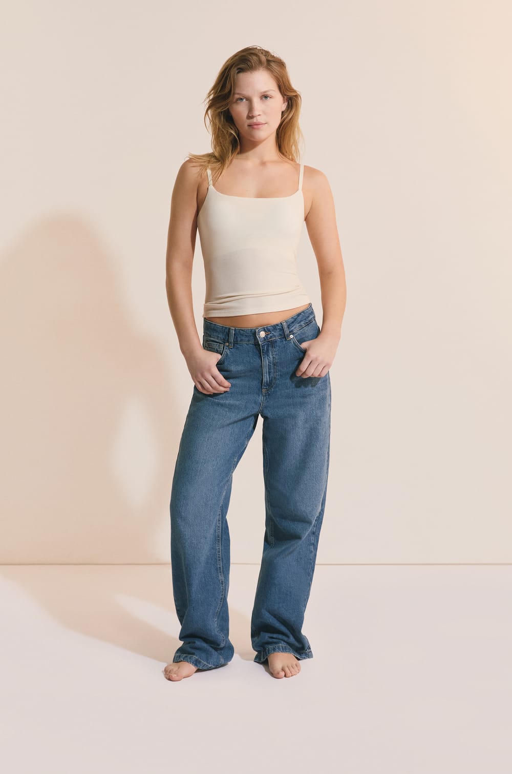 Top con sujetador integrado;${refinementColor}