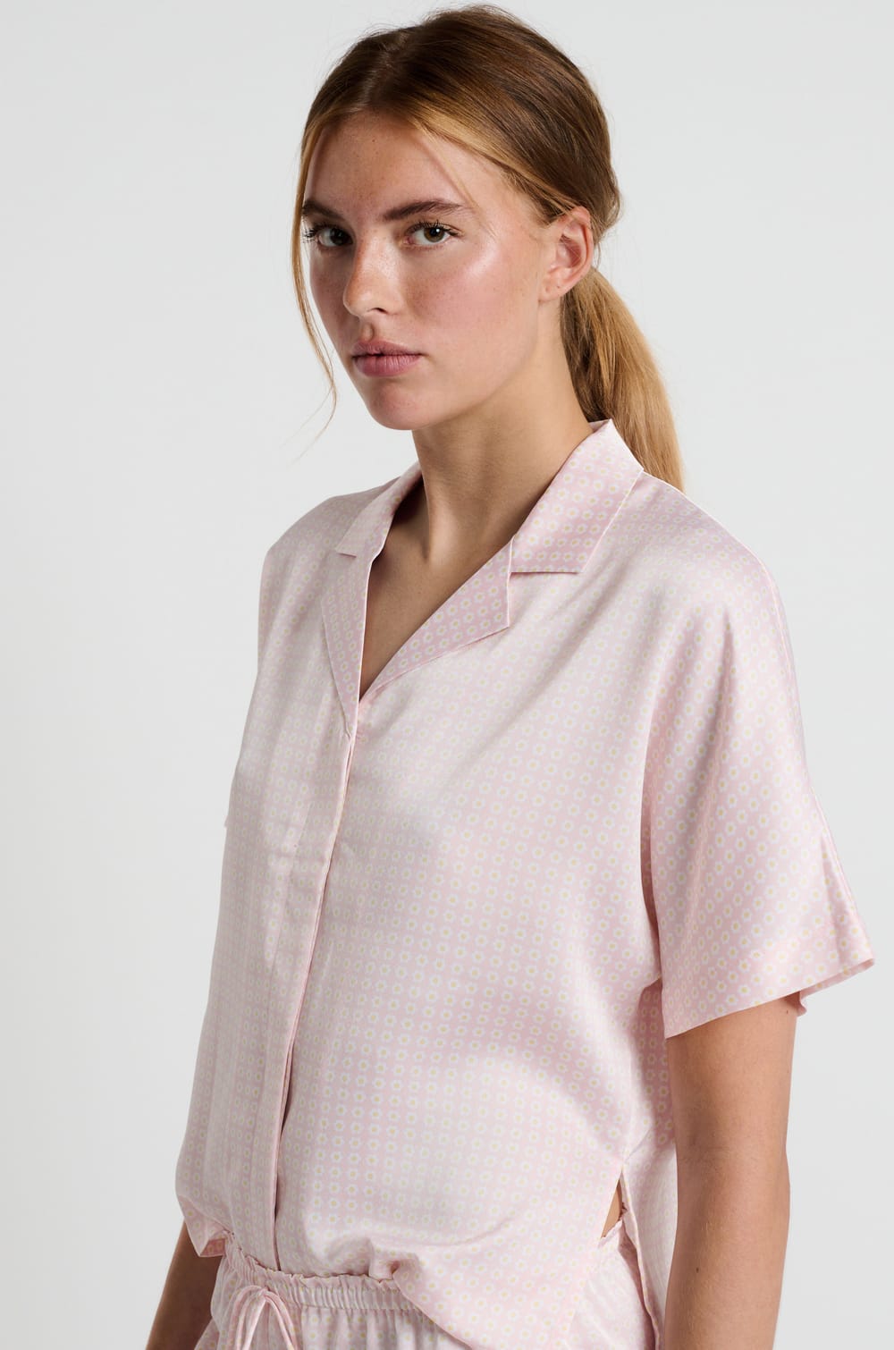 Chemise de pyjama manches courtes  à imprimé fleur;${refinementColor}