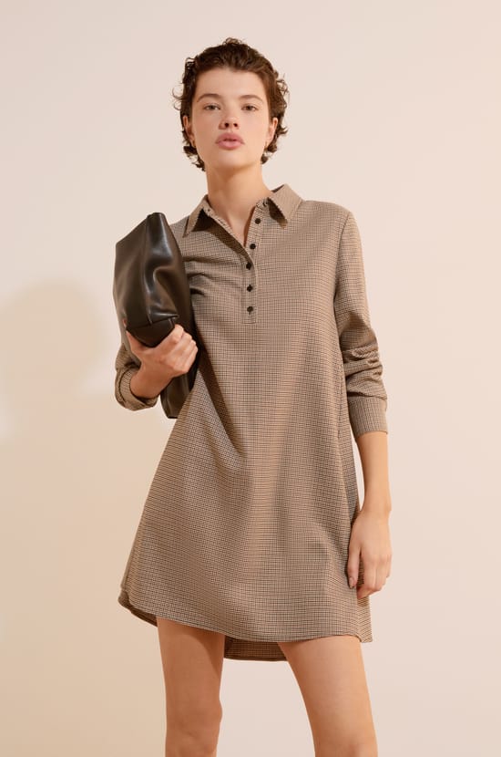 Robe courte &agrave; manches longues avec col polo;${refinementColor}