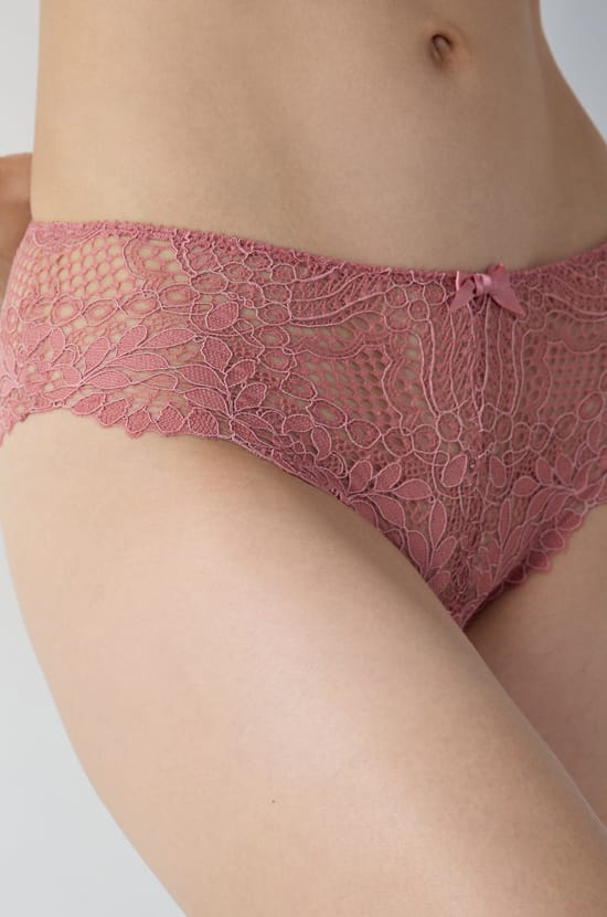 Lace Shorty;${refinementColor}
