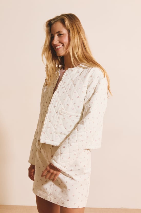 Jupe courte avec motifs fleurs;${refinementColor}