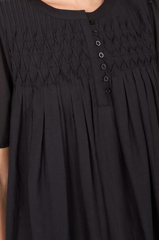 Short-sleeved dress;${refinementColor}