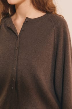 Pull avec boutons 100% cachemire;${refinementColor}