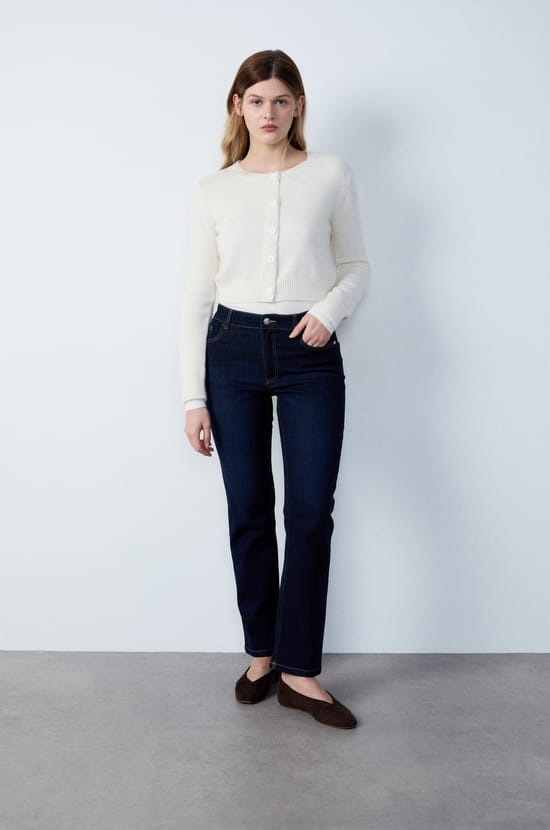 Straight Cut Jeans;${refinementColor}