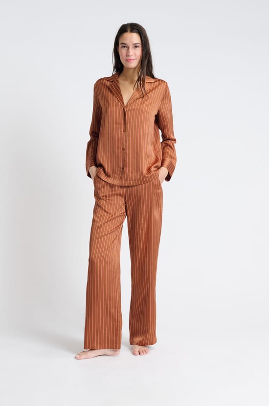 Chemise de pyjama satiné à rayures;${refinementColor}