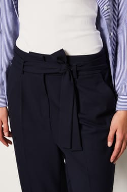 Pantalón corte zanahoria;${refinementColor}