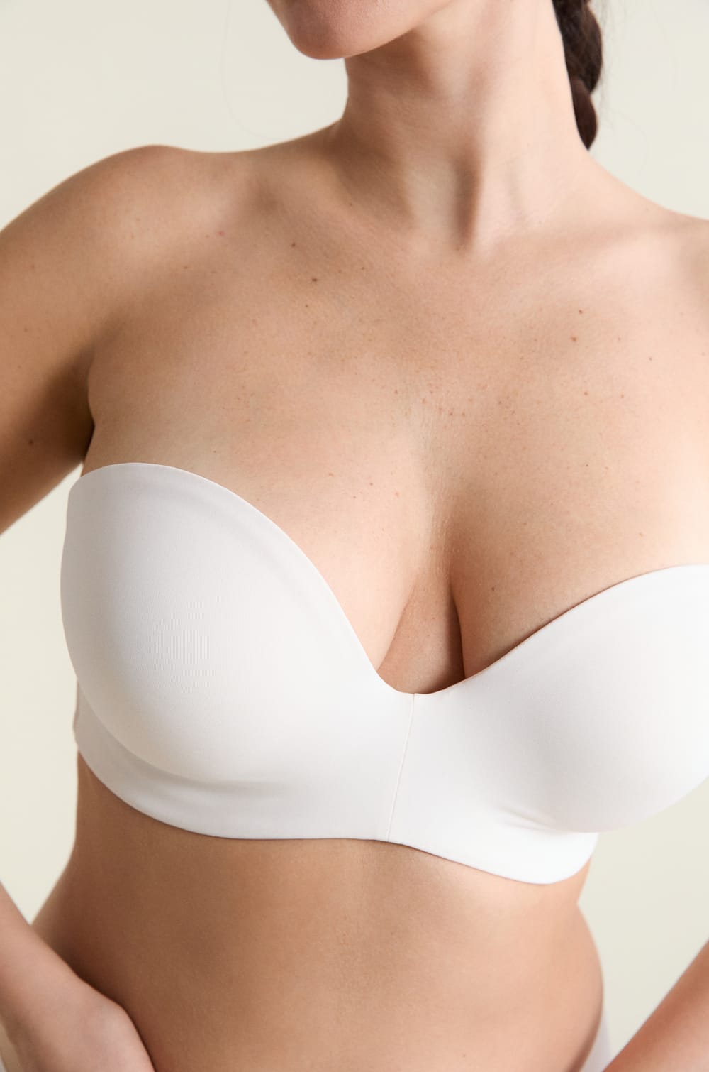 Strapless microfibre bra with removable straps, D cup;${refinementColor}
